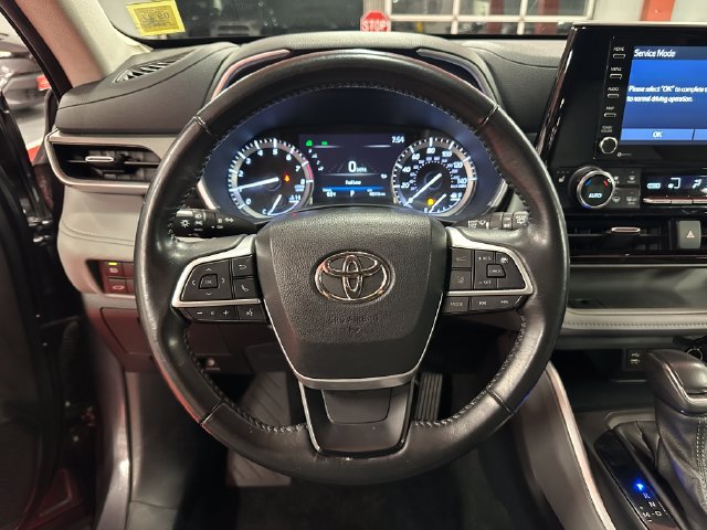 Used 2022 Toyota Highlander XLE AWD/4WD image 18
