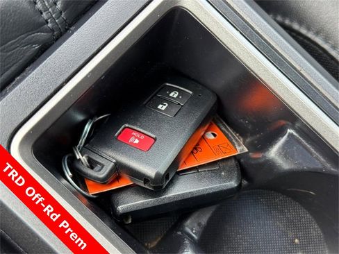 Used 2021 Toyota Tacoma TRD Off-Road image 31