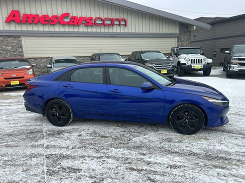 Used 2023 Hyundai Elantra SEL image 2