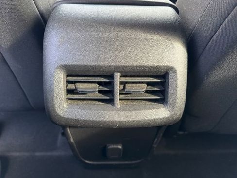 Used 2018 Chevrolet Equinox LT image 24