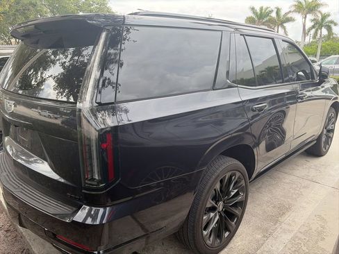 Used 2025 Cadillac Escalade Sport Platinum w/ LPO, ONYX Package AWD/4WD image 4