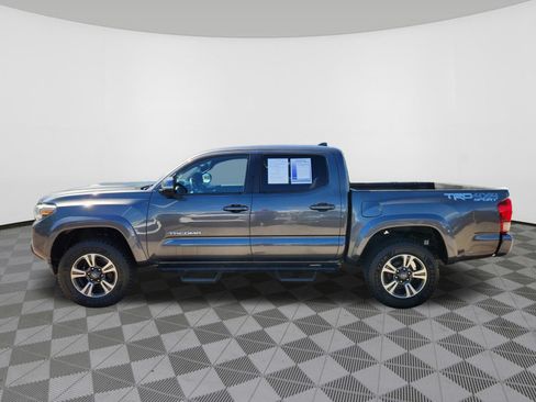 Used 2017 Toyota Tacoma TRD Sport w/ Tow Package (A/T) AWD/4WD image 5