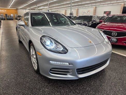 Used 2016 Porsche Panamera image 4