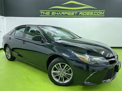 Used 2017 Toyota Camry SE image 1