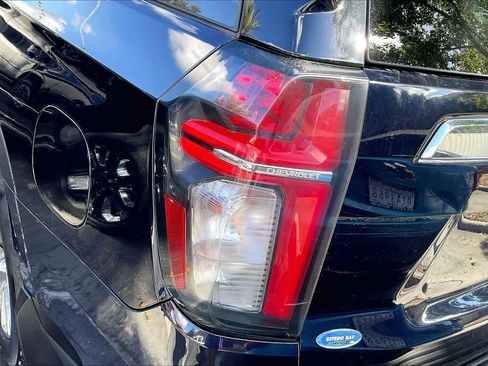 Used 2021 Chevrolet Suburban Premier image 29