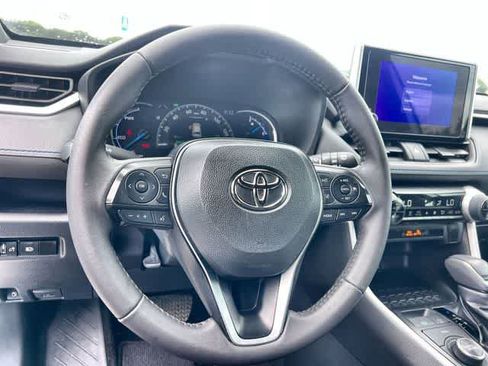Used 2024 Toyota RAV4 SE AWD/4WD image 17