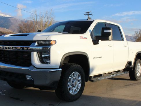 Used 2023 Chevrolet Silverado 2500 LT w/ Convenience Package image 5