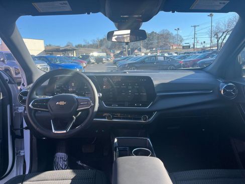 Used 2025 Chevrolet Equinox LT image 28