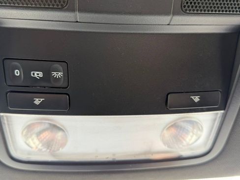 Used 2019 Volkswagen Beetle 2.0T S image 22