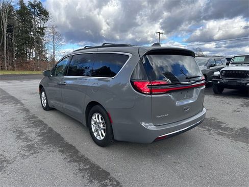 Used 2022 Chrysler Pacifica Touring-L image 3