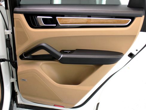 Used 2019 Porsche Cayenne image 45