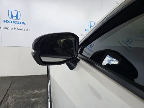 Used 2023 Honda HR-V LX image 17