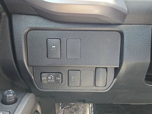 Used 2021 Toyota Tacoma SR5 RWD image 23
