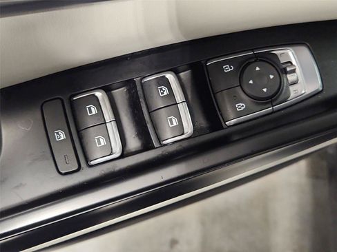 Used 2024 Kia Carnival LX FWD image 20