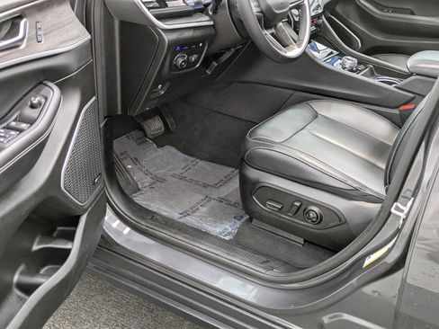 Used 2023 Jeep Grand Cherokee 4x4 image 33