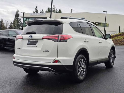 Used 2018 Toyota RAV4 XLE image 3