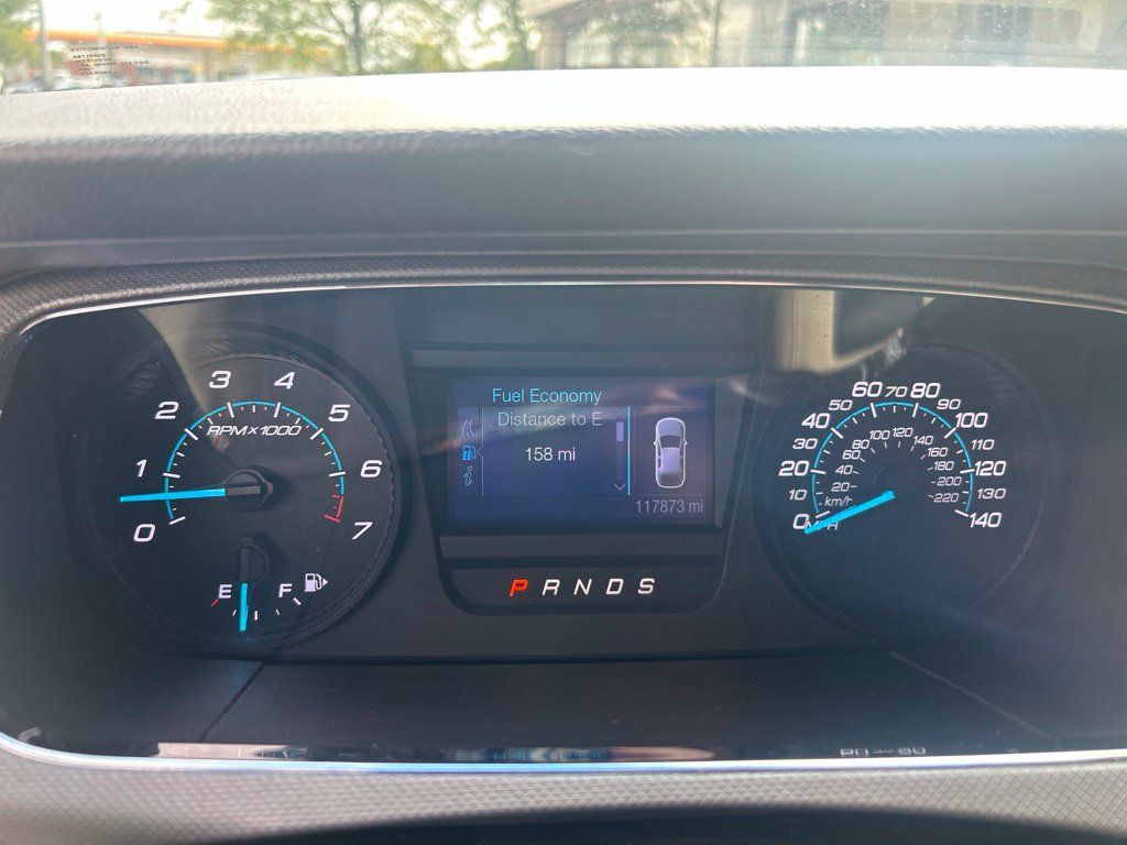 Used 2013 Ford Taurus SE FWD image 7