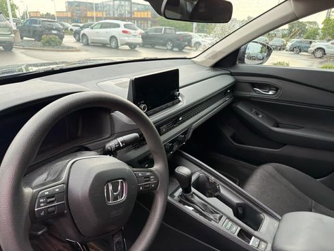 Used 2023 Honda Accord EX image 9