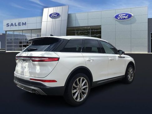Used 2022 Lincoln Corsair AWD w/ Premium Package image 3