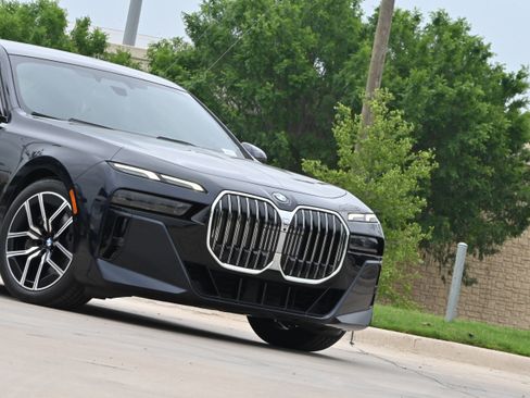 Certified 2024 BMW 760i xDrive AWD/4WD image 40