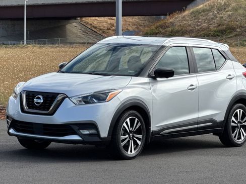 Used 2020 Nissan Kicks SR image 7