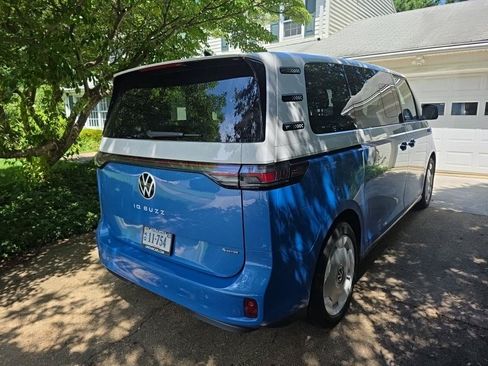 Used 2025 Volkswagen ID. Buzz 1st Edition AWD/4WD image 12
