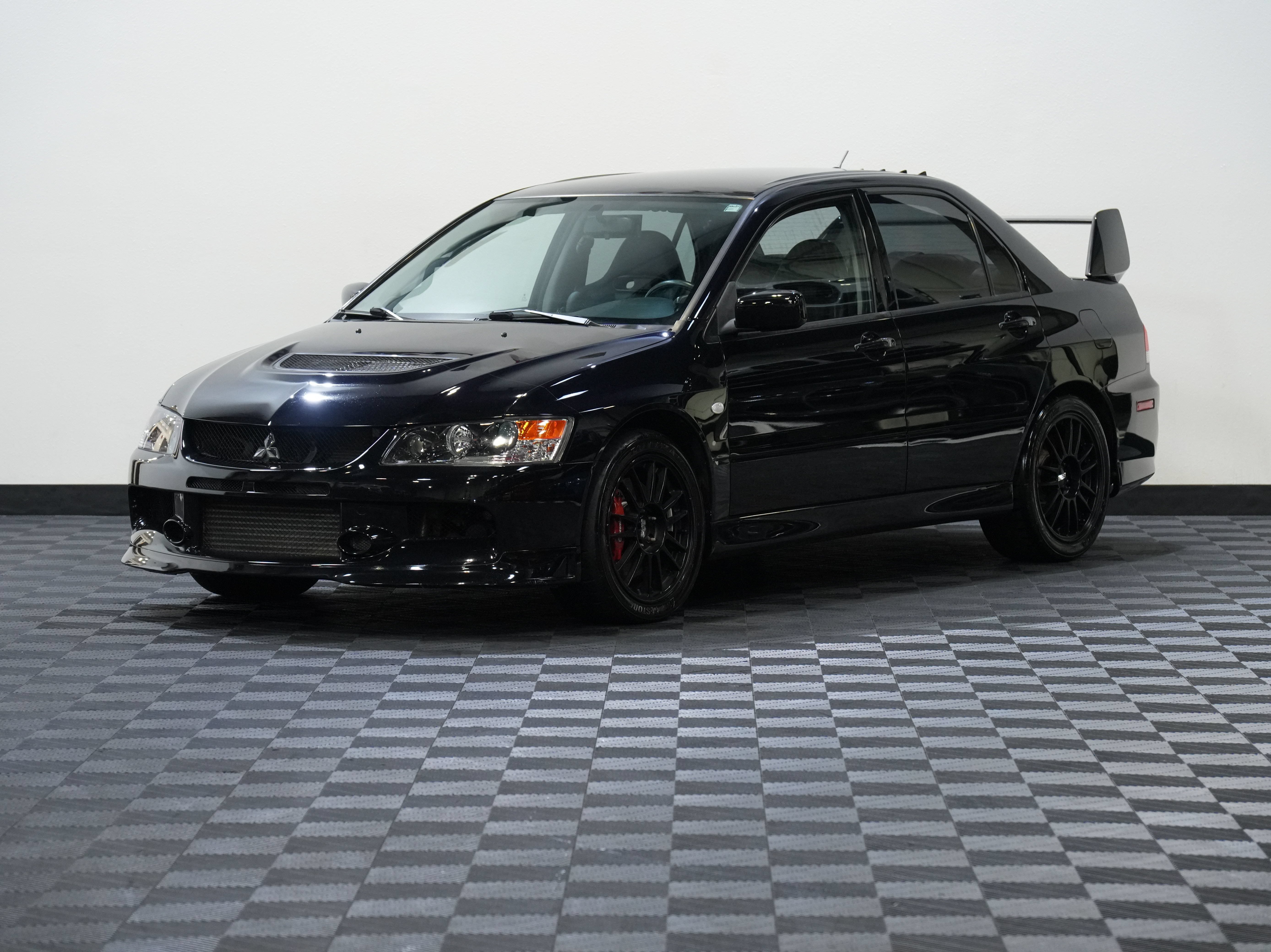 Used 2006 Mitsubishi Lancer Evolution AWD/4WD image 3