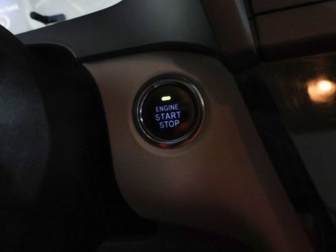 Used 2017 Toyota Sienna XLE w/ XLE Navigation Package image 33