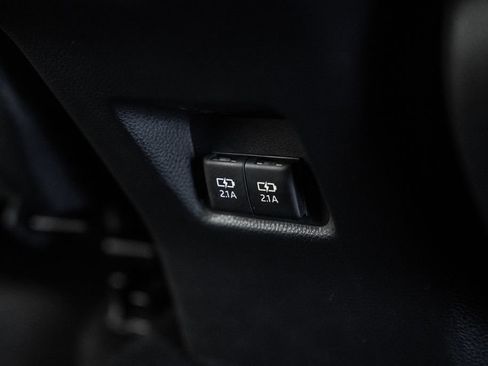 Used 2020 Toyota RAV4 XLE Premium image 34