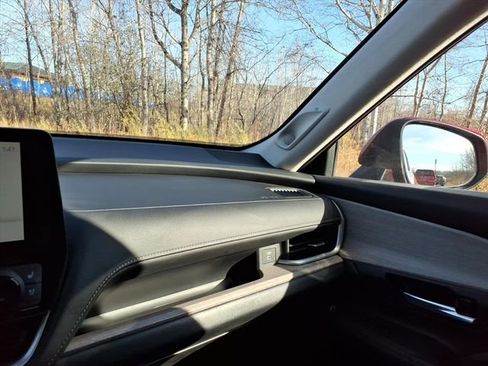 Used 2024 Toyota Grand Highlander Limited image 20