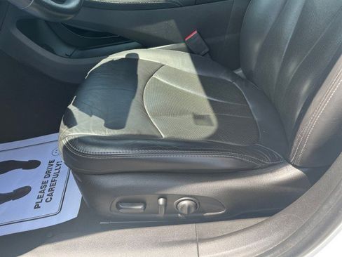 Used 2018 Buick LaCrosse Essence image 16