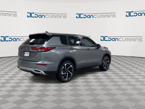 Used 2023 Mitsubishi Outlander SE image 8