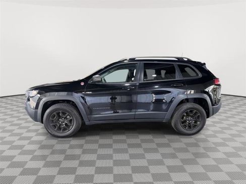 Used 2019 Jeep Cherokee Trailhawk AWD/4WD image 2