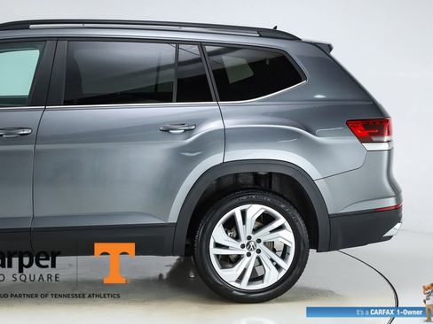 Used 2023 Volkswagen Atlas SE w/ Panoramic Sunroof Package FWD image 4