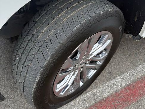 Used 2025 Ford F150 Lariat w/ Equipment Group 501A Mid image 8