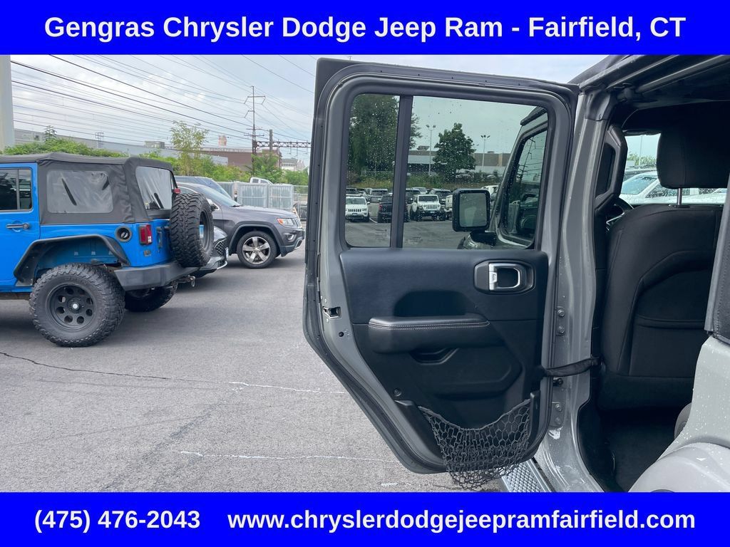 Used 2018 Jeep Wrangler Unlimited Sahara AWD/4WD image 33