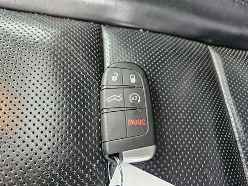 Used 2020 Jeep Grand Cherokee Limited w/ Luxury Group II image 28