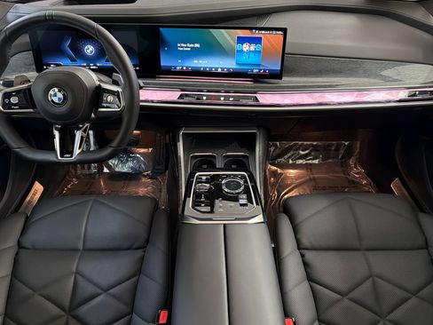 Used 2023 BMW 740i w/ Parking Assistance Package RWD image 13