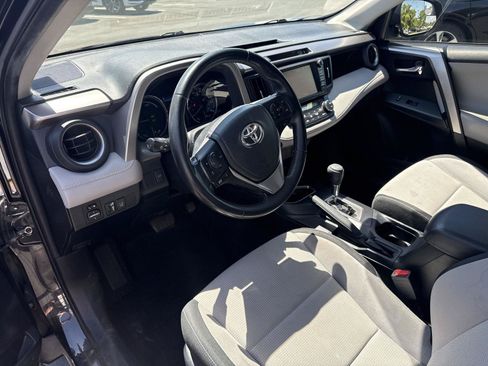 Used 2018 Toyota RAV4 XLE AWD/4WD image 12