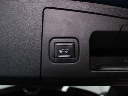 Used 2019 Cadillac XT4 Premium Luxury image 27