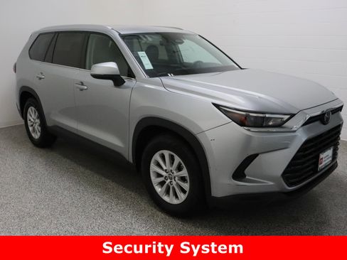 Used 2025 Toyota Grand Highlander FWD image 4