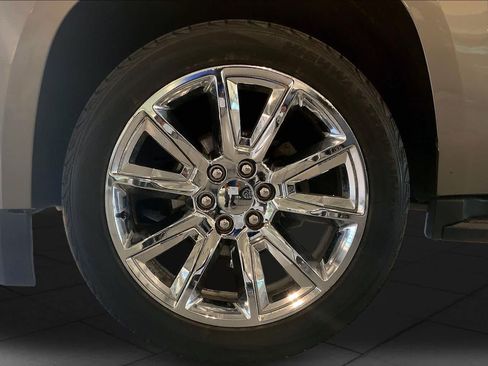 Used 2017 Chevrolet Suburban LT RWD image 10