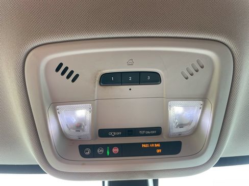 Used 2019 Chevrolet Traverse LT FWD image 39