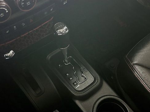 Used 2017 Jeep Wrangler Unlimited Rubicon image 16