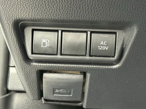 Used 2024 Toyota Prius Prime SE image 23