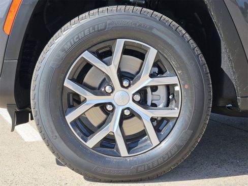New 2025 Jeep Grand Cherokee L Limited image 10