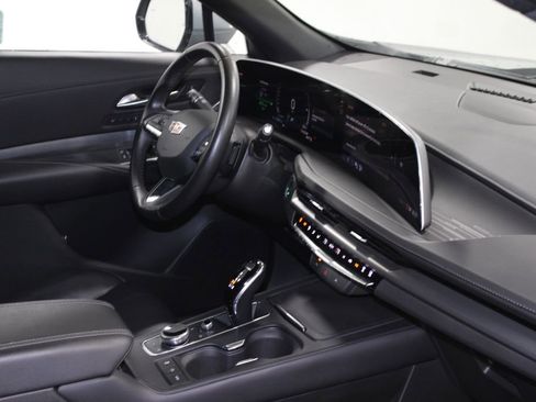 Used 2024 Cadillac XT4 Premium Luxury image 28