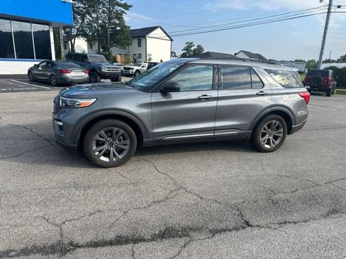 Used 2021 Ford Explorer XLT w/ Equipment Group 202A AWD/4WD image 2