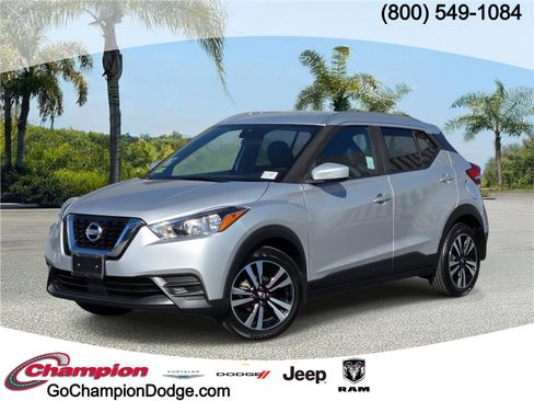 Used 2020 Nissan Kicks SV image 1