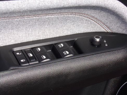 Used 2022 Jeep Compass Latitude AWD/4WD image 13